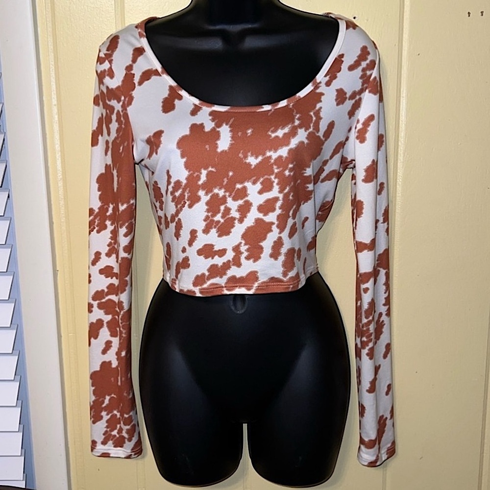 ⭐️Peach Love California White Orange/ Tan Cow Print Long Sleeve Crop Top Size S - Picture 2 of 11